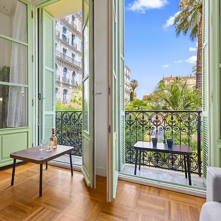 Lumineux 4pax Dans Batiment Historique Menton