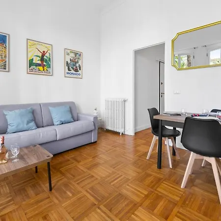 Lumineux 4pax Dans Batiment Historique Menton